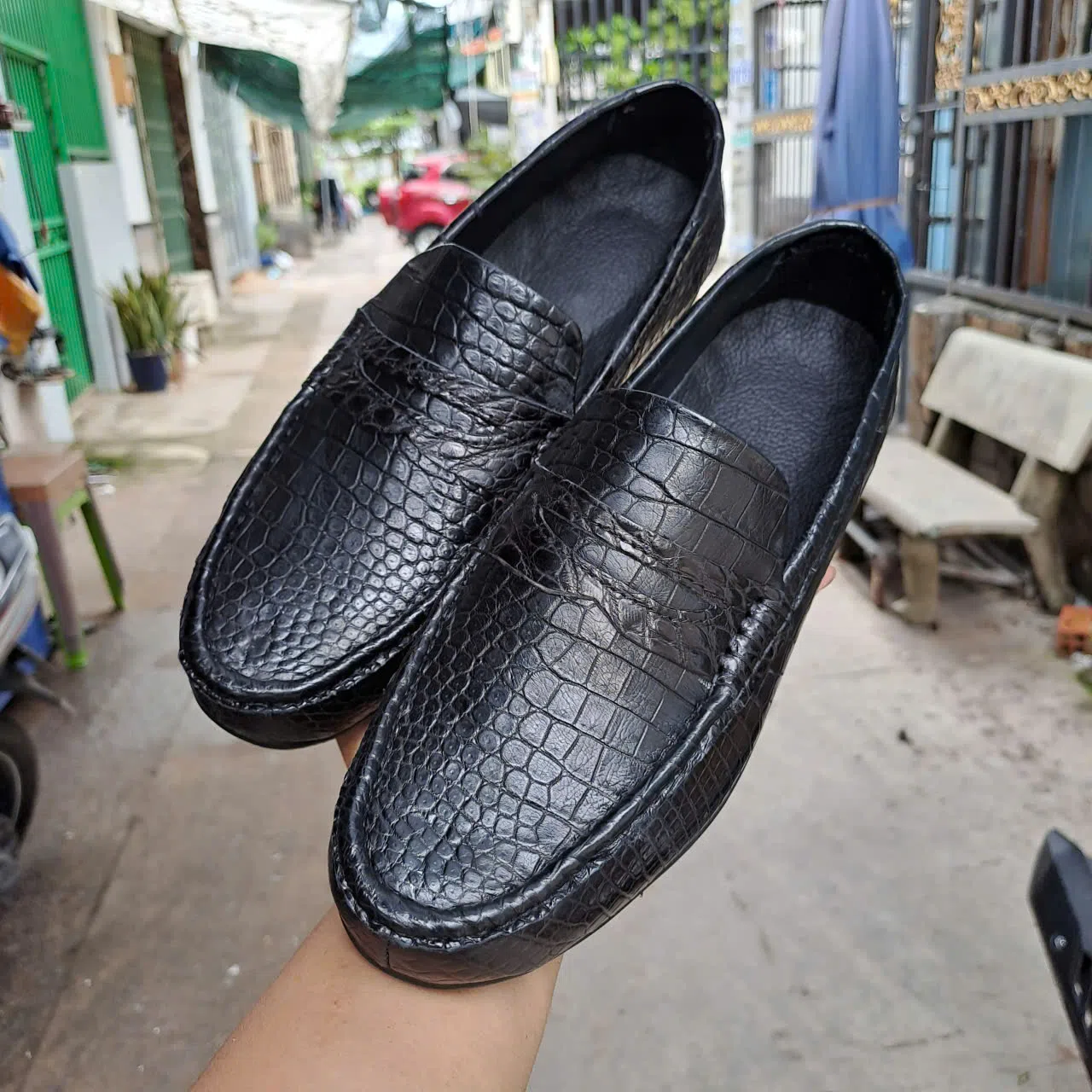 Chi tiết chế tác da cá sấu